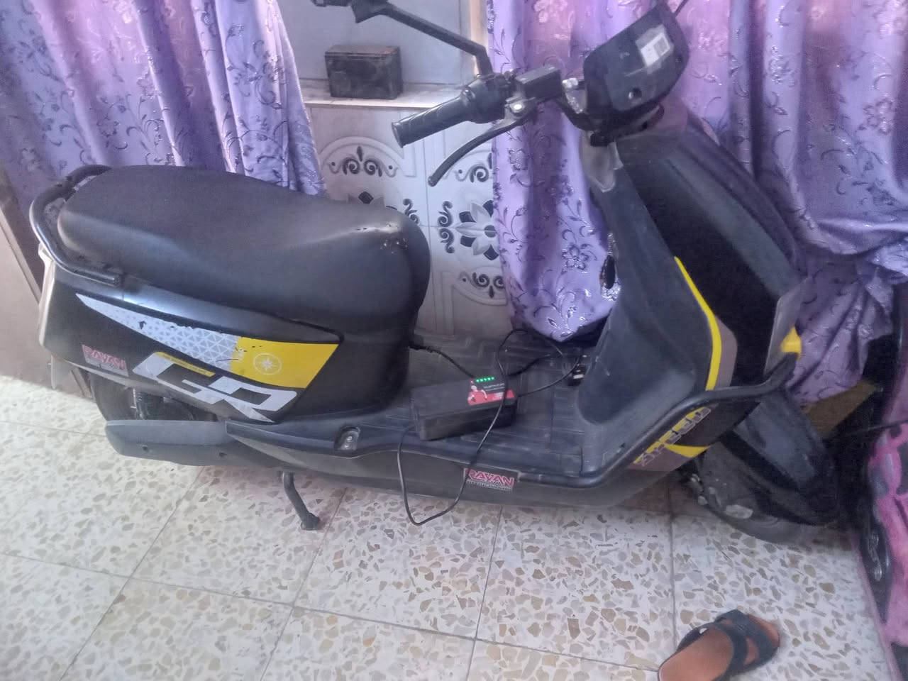 دراجه شحن ٧٢ فولت شغاله بطاريات نضيفه لايت زنون ابريك امامي دسك ٣سرع 
سويج مع رمونت اطارات نضيفه السعر ٤٧٥ الف بغداد حي اور 
***********
