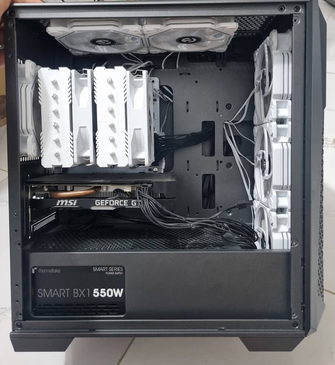 سيت اب كامل ونضيف جدا
مواصفات الكيس 

بورد             b450
المعالج         AMD ryzen 7 5700G
الرام             16GB 3200mhz DDR4
كرت الشاشة  MSI GTX 1660 SUPER OC 
هارد             M.2 CRUCIAL 1TB
المبرد            Peerless Assassin 120 SE WHITE ARGB
باو سبلاي.      Thermaltake 550 watt
كيس             GM600 مع ٦ مراوح ARGB وريمونت تحكم مربوط بالهاب جميع المراوح مع مراوح المبرد  وموجود بيه كرت وايفاي 

الكيس نضيف جدا وجديد بعدة بالنايلون وخالي من الاتربة ومابية اي عيب 
 وكل المراوح نضيفه ومبدل معجون جديد للكرت والمعالج حرارة كله جوة ال ٦٠ 

الشاشه حجم 25  تردد 165 هيرتز 

كيبورد reddragon ميكانيكي و ARGB هواي مودات

ماوس ماركة FANTACH KANATA S RGB 

سماعات محيطية ماركة REDDRAGON 

ماوس باد AGILE
 
عاكسة UPS FALCON 2000va يشغل الخاسبة ٤٠ دقيقه 

اغلب القطع مشتريها جديده وكراتين موجودة واستخدام قليل جدا 

السعر مليون و 150 الف وتوصيل موجود


**إذا كنت صاحب هذا الإعلان وتريد حذفه لأي سبب، رجاءا أرسل رسالة إلى الدعم الفني**