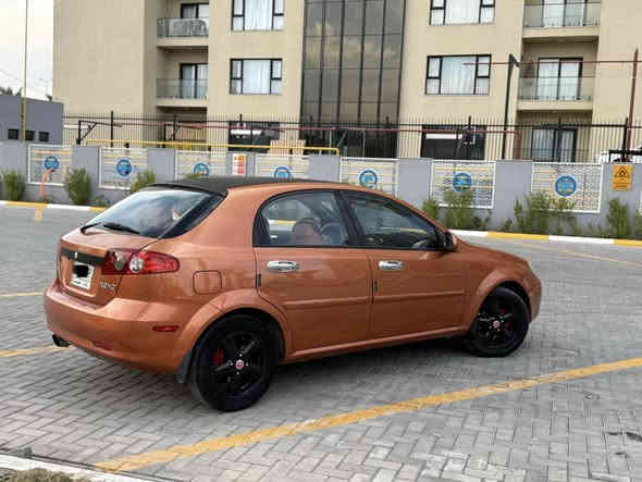 //
السلام عليكم 
هـ/ ***********  مكاني شهداء البياع 
السعر  /   (  62  ) $ مجال قليل 
موديل /   (  2008  )  رقم بغداد 
سوزوكي لون مشمشي مميز كير مكينه صدر مكفولات تخم تاير جديد شاشه كبيره كأمره خلفيه دوشمه داخل السياره جاهزه وكامله 
بيه قطعتين صبغ بدون دواخل
