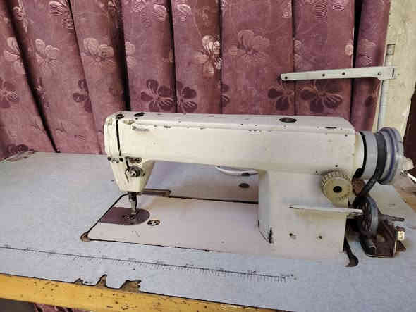 مكينه خياطه البيع شغاله سعرها 90 الف العنوان بغداد الشعله رقم الهاتف ***********
