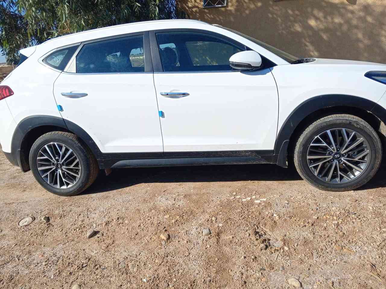 توسان 2019 الكاصد بصمة فول قماره حديد ماشيه 44 الف  قابلةللزيادة 
مكينه 2000 
بصمة ابواب 
مقاعد كهربائية اثنين 
حساس خلفي 
تبريد امامي وخلفي 
خمس عدسات 
مري شفط 
ترحيب على بعد 
رقم بغداد 
السعر 205 ورقة 
اي استفسار على الرقم 
*********** ويساب ***********
مكاني  بغداد 
غير متواجد على الفيس ؟
