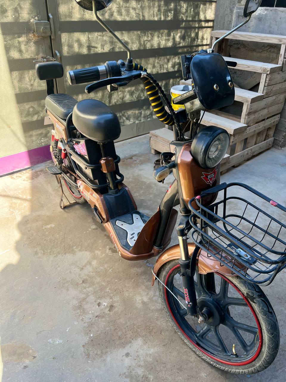 السلام عليكم
دراجه شحن للبيع نظيفه كلش بس بطاريات بيها هابطه
مكاني طارميه الفارس ***********
