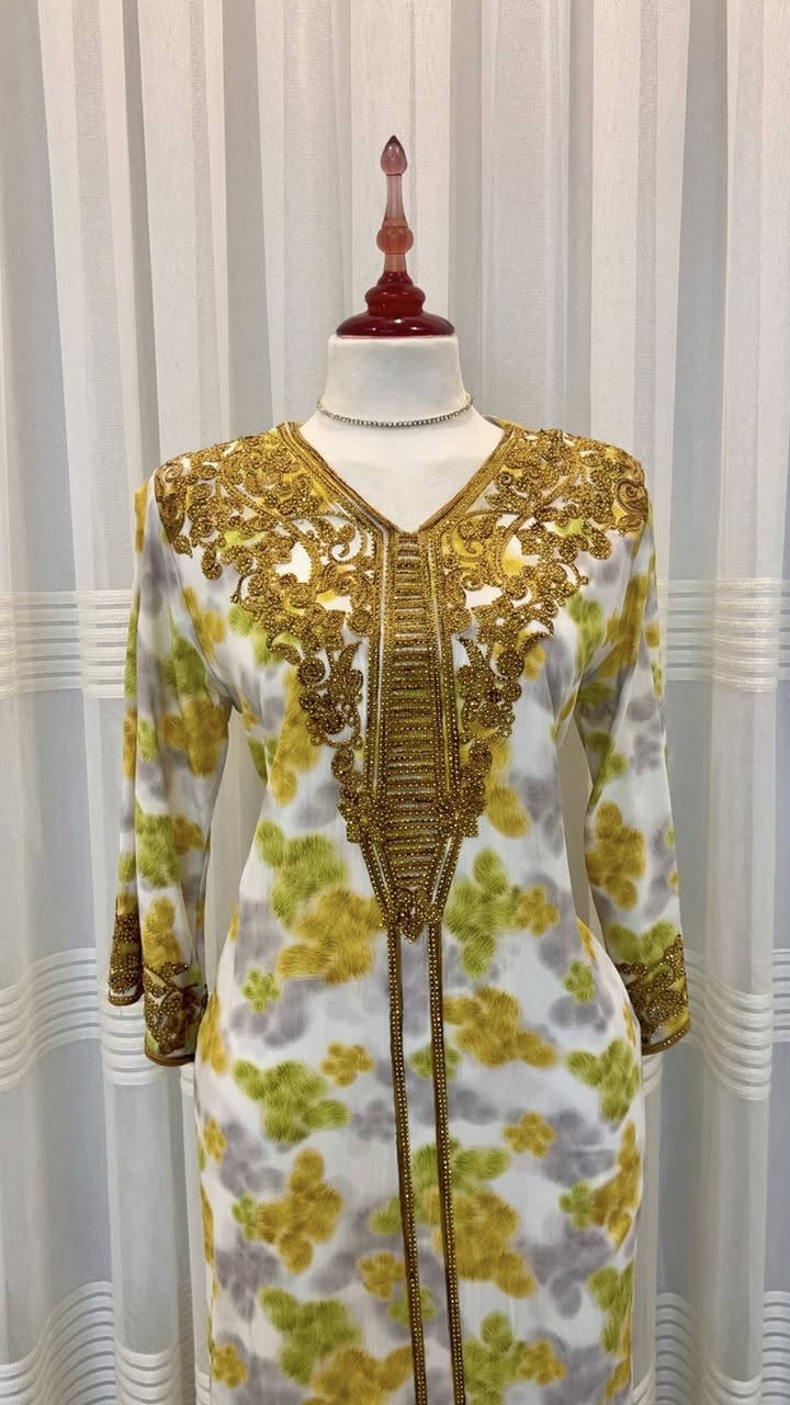 مخور قياس L يلبس وزن 60-70 طوله 160 او اقل 
السعر 20 الف 
م. ملبوس مره واحده فقط


**إذا كنت صاحب هذا الإعلان وتريد حذفه لأي سبب، رجاءا أرسل رسالة إلى الدعم الفني**