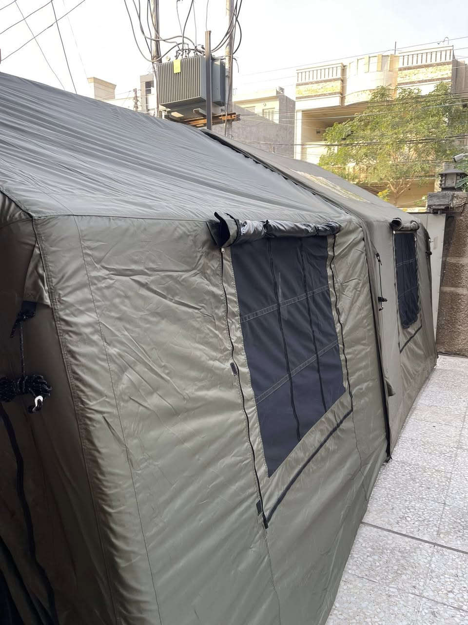 خيمة نفخ القياس الكبير 
واللون المميز 
قماش جادر ثخيين 
قياس( ٥*٣ ) متر 
الجوانب عاليات انتاج اوربي 
•غرفتين 
•فتحة بانوراما 
•فتحتين مدافئ 
• ناموسيات بكل شباك 
• نايلون اضافي للشبابيك 
وزنها ٤٥ كيلو

سعرها ٧٥٠ الف 

للحجز اتصال على ***********
