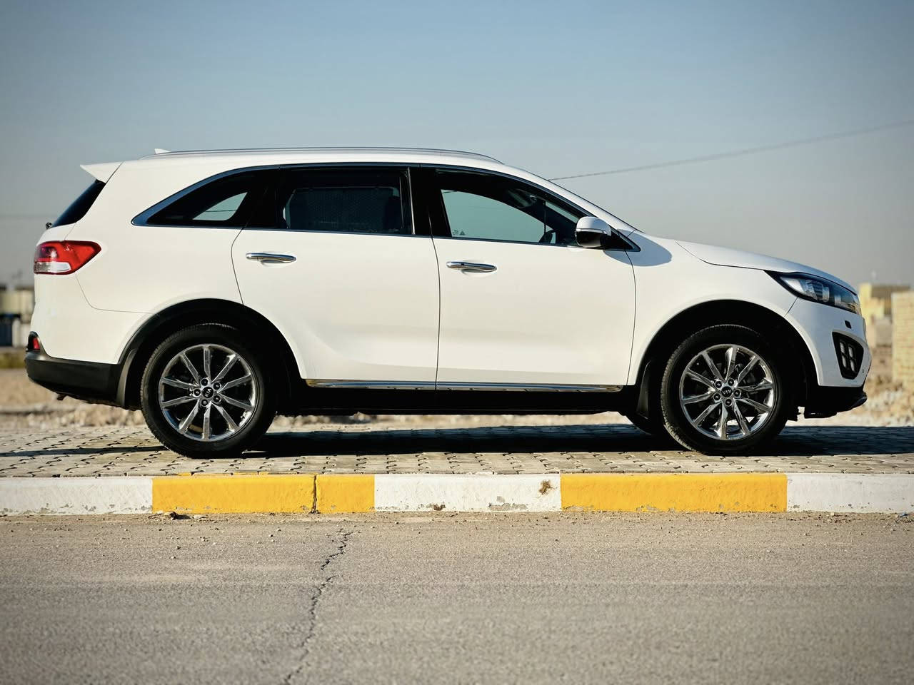 سورنتو 2017 فول 1/1 عدا البنراما رقم اربيل دولي
السياره كله على وضع الشركه برغي ممفتوح بيه 

ماشيه اصل 117 تخم تاير جديد محرك على وضع الشركه 

7 راكب 3 قطع تبريد جنطه كهربائيه بصمه تشغيل بصمه ابواب

شفط مري مواصفاته معروفه 

تريد تحويل تريد وكاله سنويه مجدده ل 2028 

للاستفسار: 

***********

***********
