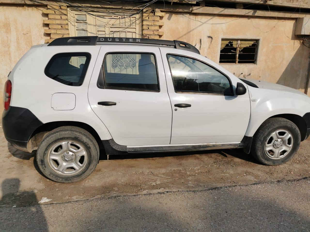 سلام عليكم رينو 2017للييع 
مكينه 2000 كير محرك كشر كفاله عامه سياره خير من الله 

بيع مستعجل ***********السعر خاص ولي ابن حلال لا يعلق تعليقات تافه
