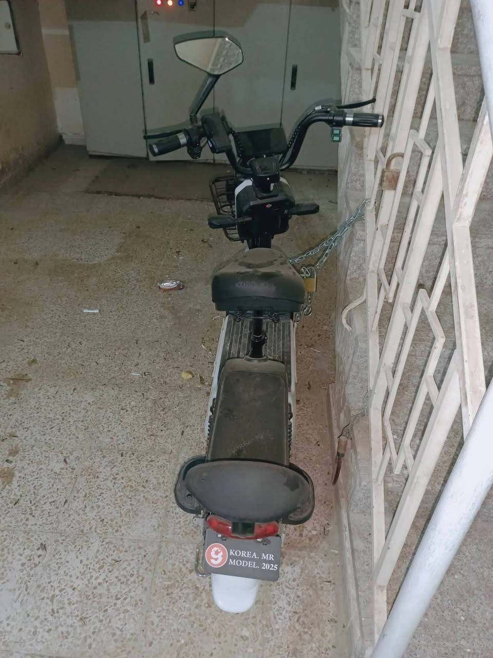 متوفره هاي الدراجة مواصفاتها 
تمشي اربع نمرات تمشي 60 
تمشيك 25 كيلو 
وبيها بلوتوث ربط وكل اجهزتها موجوده وكلشيء مابيها واخت الجديده ما ماشيه هواي 
بـ250 وبيها مجال 
***********
