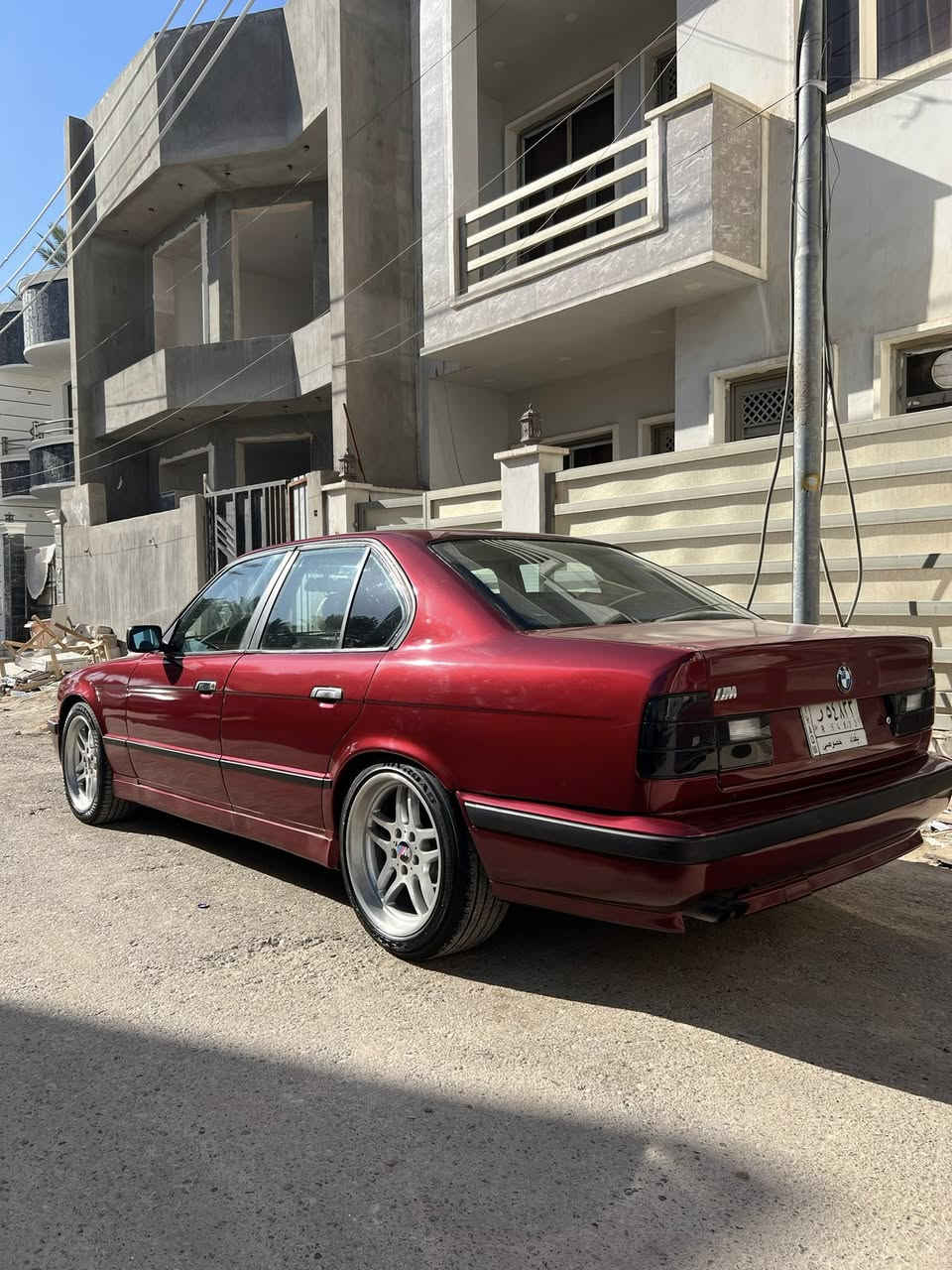 السلام عليكم للبيع 525 مسكر فاينوس 
موديل 1992 فتحه كير اوتو السعر 68 مكاني بغداد الدوره الاستفسار على الرقم ***********
