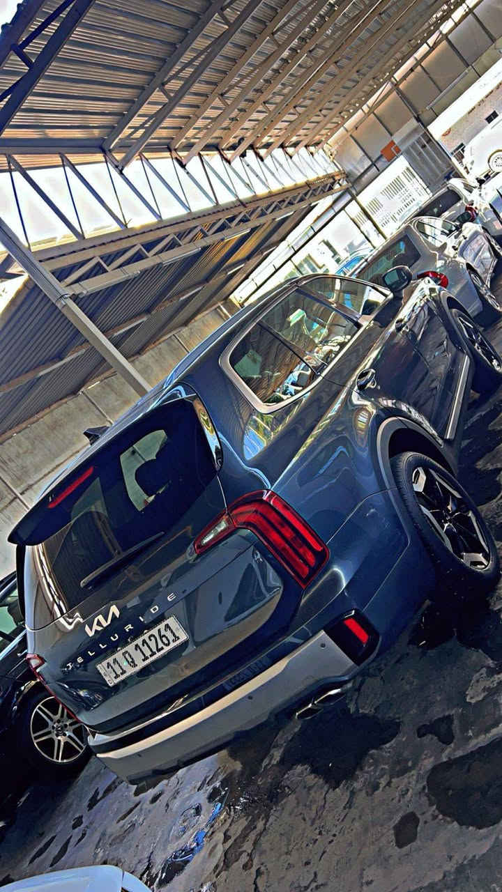 السلام عليكم كيا تيلورايد موديل ٢٠٢٤ ماشيه ١٣الف رقم بغداد بأسمي هزه وفحص وسنويه جديده ٦سلندر ٣٨٠٠ حجم المحرك فتحه سقف داخل جلد ٧راكب مقاعد خلفي منفصل مقاعد تدفئه وكهرباء جهتين كامره خلفيه وحساس أمامي خلفي لايت اربع عدسات زينون تبريد تلاث قطع مانع تزحلق ومانع انحدار شاحن واير ليس ومخارج شحن أمامي خلفي تبريد شاشه كاربلاي هندبريك دكمه اوتوهولد وماوس ومودرايف رادار أمامي وجوانب السياره بدون صبغ مكفول بدون تبديل بدون ايرباك كفاله حتد دعاميات فقط رصعه فوك باب الأيمن وعلوضعه محرك وكير وحداديه كفاله  السعر ٣٢٥٠٠ وبيه مجال للاتصال ***********
