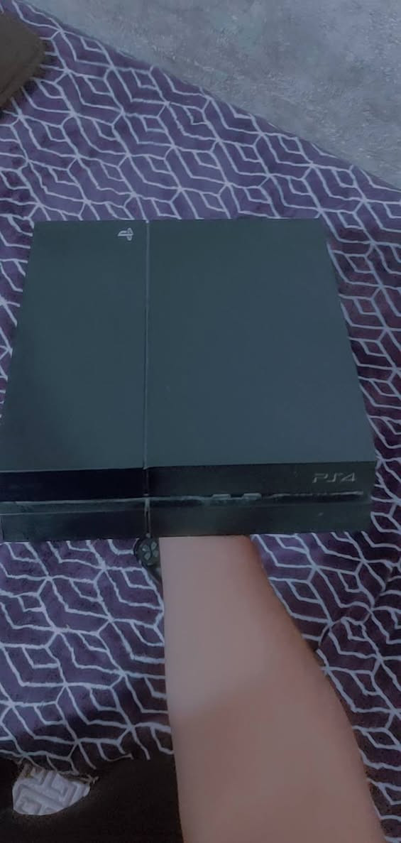السلام عليكم.  PlayStation4  للبيع.  

أليدة الاصلية، ومُلحقاته الأصلية.(مُهكر)  وتهكير داخلي فقط تدخل ع المُتصفح يتهكر. وويا ثلاث العاب  جي تي اي وطوبة 26 واساساً كريس الابلي نضيف كُلش،  السعر (300) وبي مجال مكاني نجف. ***********

