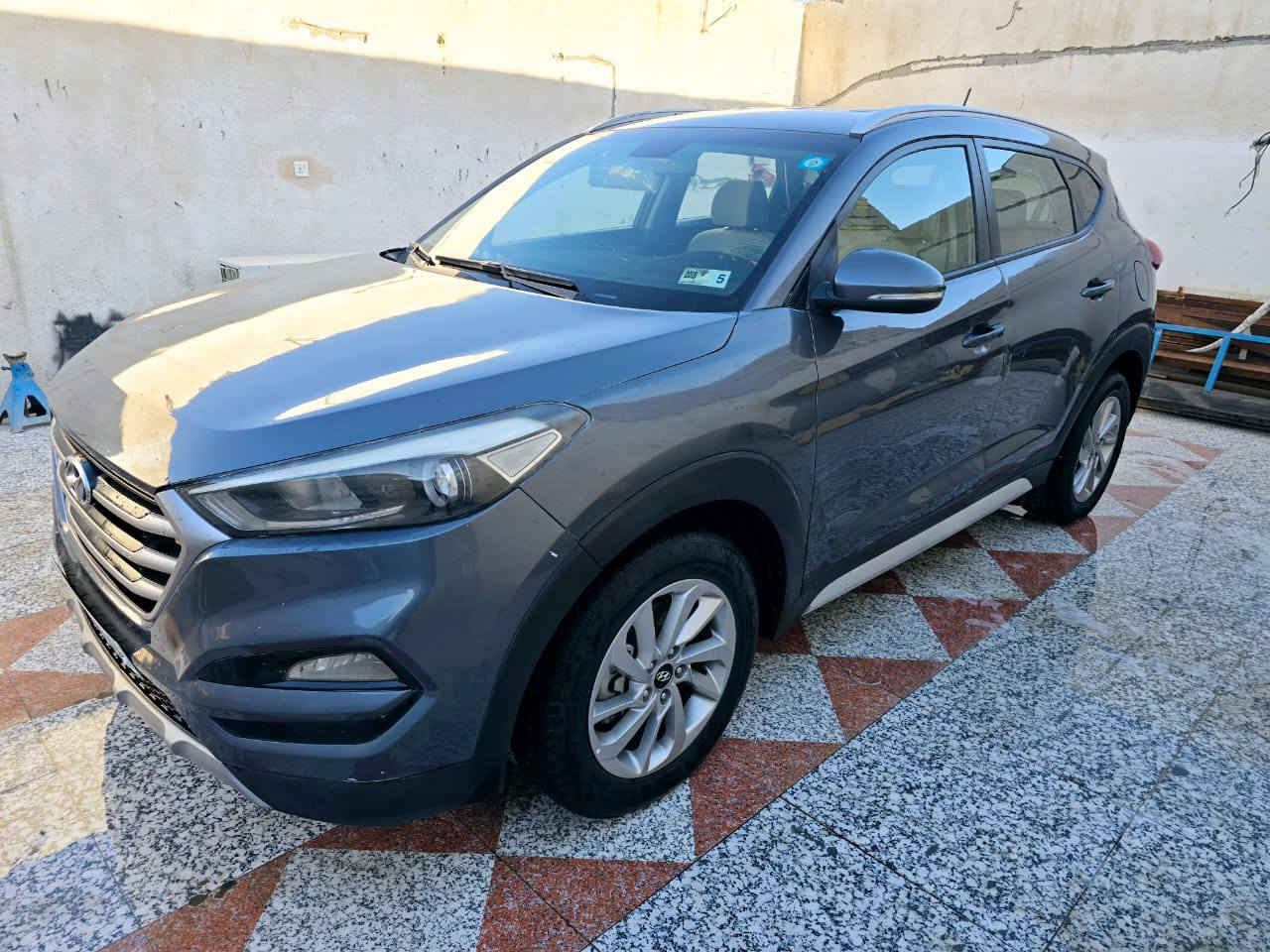 توسان وارد امريكي موديل 2017
تبديل البنيد فقط سونار وحادث امريكا موجود
سياره جاهزه باسمي سنويه جديده 
سعر 135 مكاني العماره 
***********
