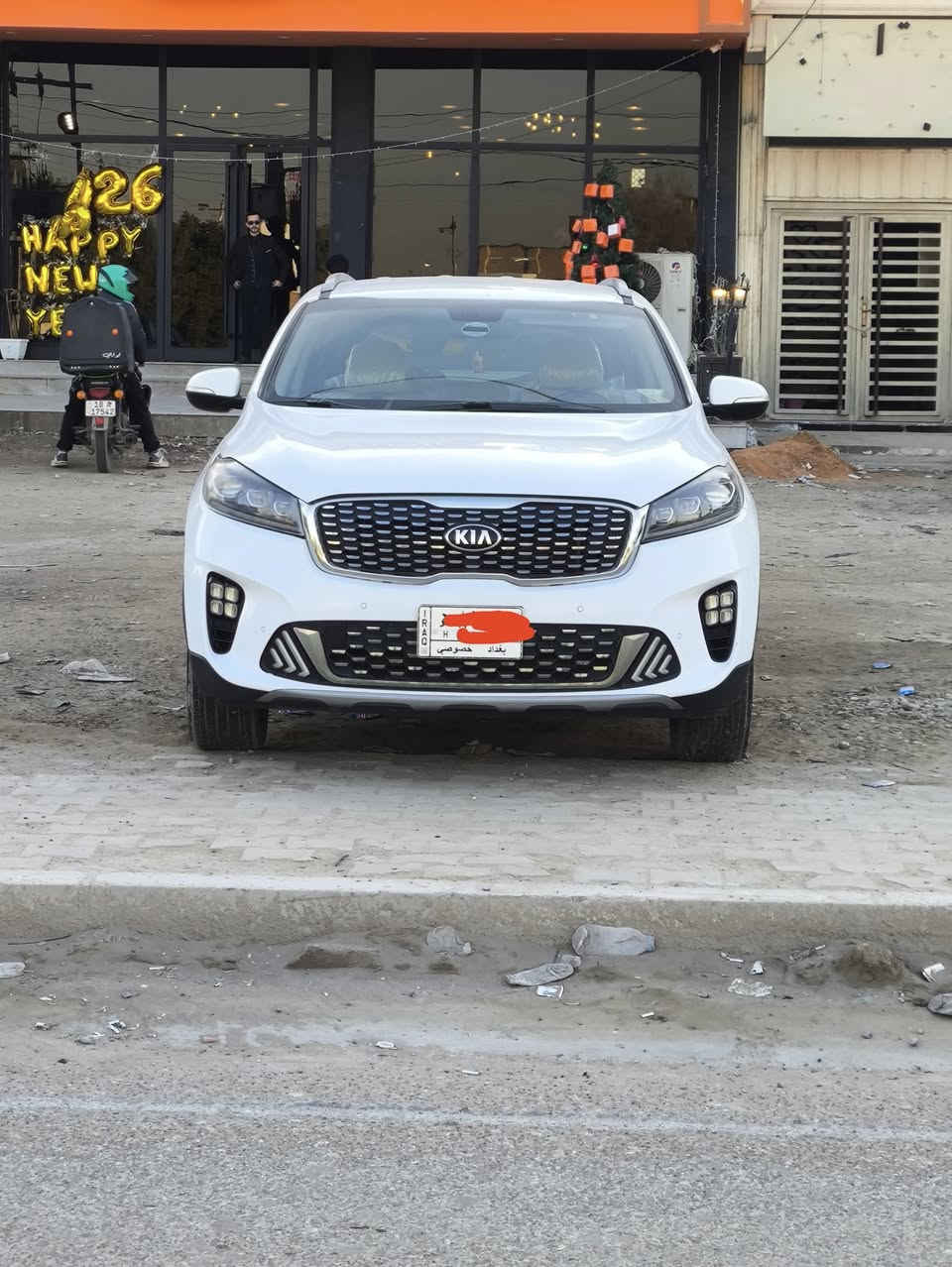السلام عليكم
كيا سورنتو موديل ٢٠رقم بغداد
السياره كفاله ماعدا كارت قليل حافه البنيد جهه الايت 
تبريد تدفئه شغال 
حداديه جديده 
مكان السياره الديوانيه قضاء سومر 
السعر ٢٣٦
***********
