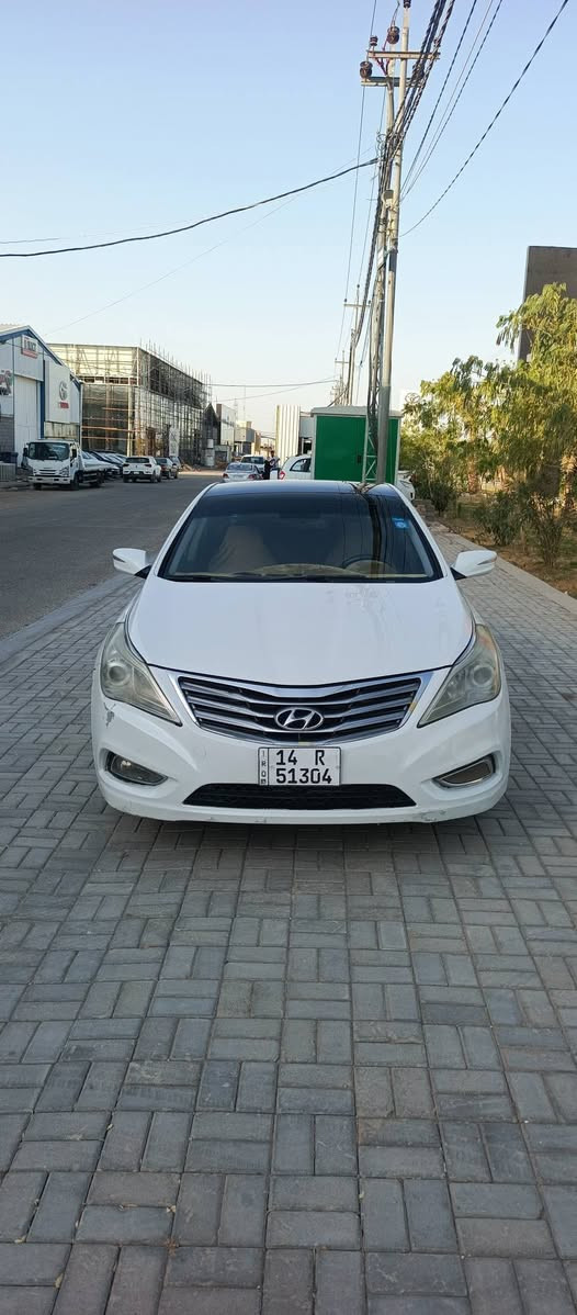ازيرا مديل 12 خليجي فول مواصفات
رقم دولي سنويه جديده بسمي محرك 3000 دوش كير 
ومحرك شرط تبريد ثلج تخم تاير جديد حداده كلش حلوه 
سياره جاهزه من كولشي كفاله عامه من ظربه وفتح وصبق
ملاحظه بيه مكانين بارد سعر 105 مجال قليل 
*********** مكان سياره نجف الاشرف
