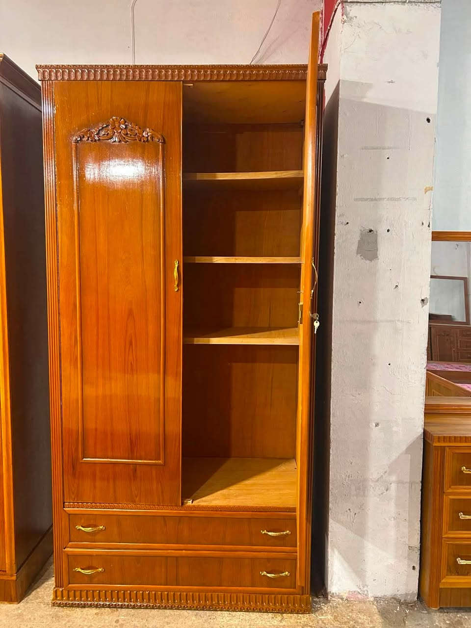 كنتور للبيع فصال ✨السعر 200 عرض خاص
2 باب ملحق نقش زان ⚜️🔱صاج فصال شغل توصي ثقيل ظهر چمبر
الارتفاع مترين ونص العرض متر و20
للاستفسار الاتصال على الارقام
اسيا 📞(***********)
كورك📞  (***********)
عنواننا 
الحدباء معرض ابو حسون قرب مرطبات البحرين❄️⭕️
مستعدون شراء الغرف الصاج المستعمله والكناتير 👍🏻
