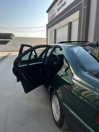 للبيع BMW-E39-1996-525i رقم اربيل الدولي 1-سلايت جام طكتين 2-اربع جاما...