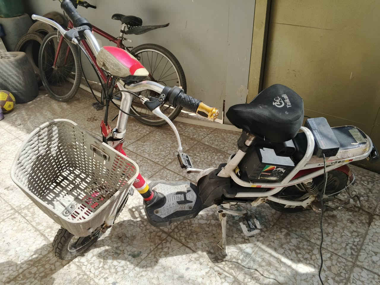 دراجه شحن مالباله بطاريات جديده السعر ٢٥٠ فقط


**إذا كنت صاحب هذا الإعلان وتريد حذفه لأي سبب، رجاءا أرسل رسالة إلى الدعم الفني**