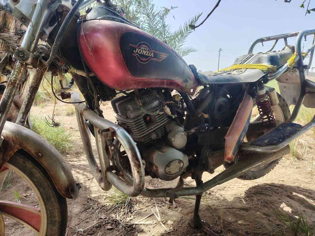 دراجه جونده للبيع كومة حديد ب120وبيها مجال مكان الديوانيه الحمزه الشرقي ***********
