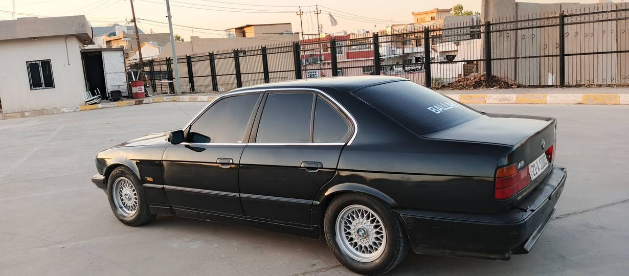 بيم 520 كبس كير عادي موديل 1992
2 جام كارةبا 
دفتر بنزين⛽
جملغي لاي سكن ليدراوي هةية 
كير و مكينة بةشةرت زور بةقةوةتة
رةقم و سةنةوي نوية تا2030
قفل 40 وةرةقةية 
***********
*********** كركوك, العراق
