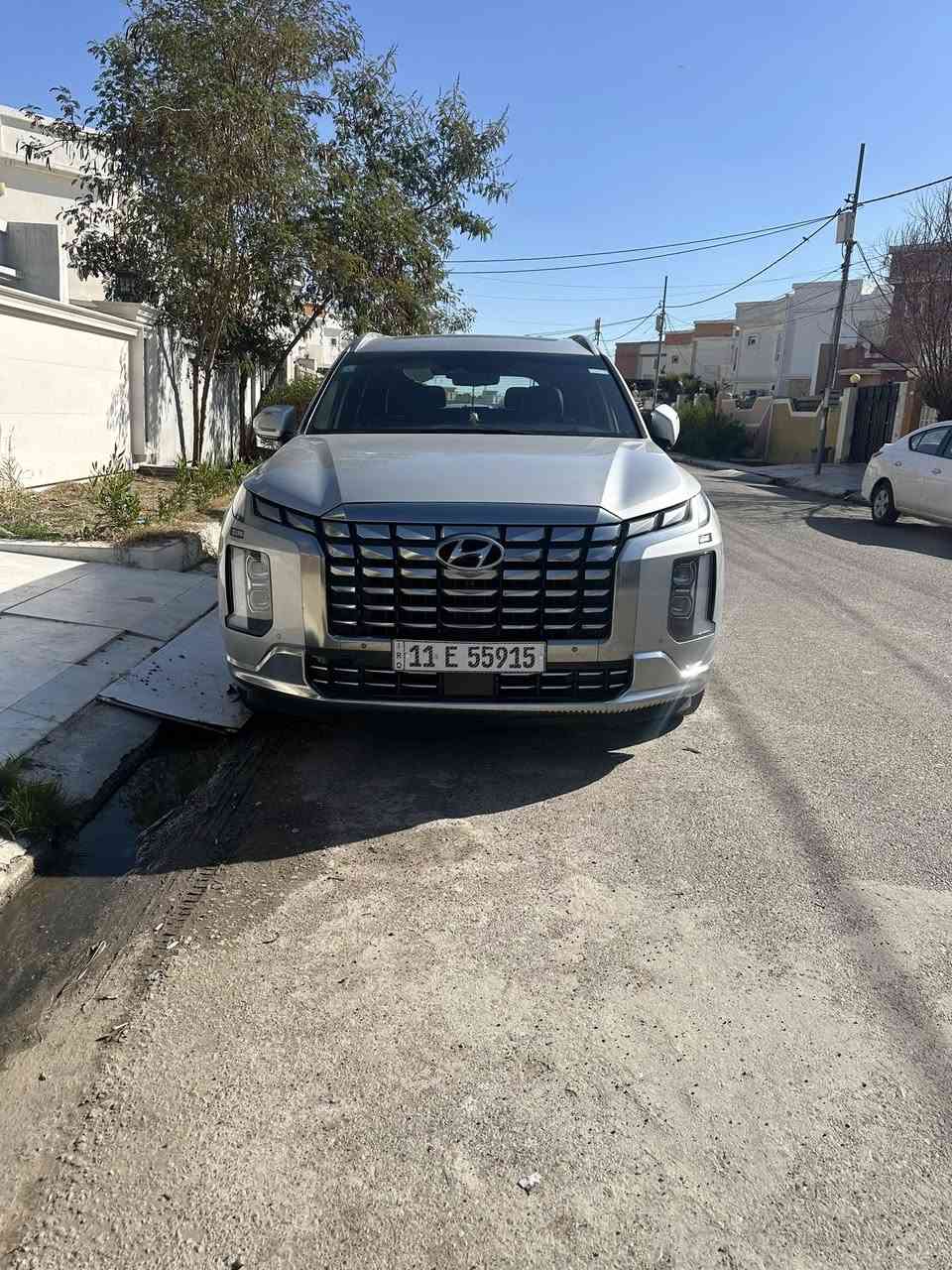 ﷽
للبيع فقط…
‏Hyundai palisade  2023 calligraphy
هونداي بلسايد كلگرافي 
الموديل : 2023
الون : سلفر 
العداد : 37 الف ميل قابل للزياده 

الضرر : نصف دعاميه اماميه فقط تم تبديلها وصبغها باقي السياره سليمه الجاملغ الايمن اجه بداخلها مفتوح فقط تم شده بدن ضرر كل الايرباكات سليمه 
بيها طخه بسيطه بلصندوك داكها بارد موضحه بلصور  قبل لا اسويها…
صور الحادث مرفقه بلمنشور 

المواصفات :-
1-شاشة عرض داتشو 
2-المحرك   v6    3.8 
3-بصمة تشغيل + بصمة ابواب 
4-اصطفاف ذاتي(تقديم + ترجيع عن طريق الريمونت)  
5-فتحة سقف +بانوراما
6-سماعات هارمن كاردن عدد 16
 7-رادار امامي  + خلفي 
8-حساسات امامي + خلفي 
9-كامرات عدد 6  360 درجة 
10-كشنات امامي خزن ميموري 
11-كشنات كهربائي تدفئة وتبريد🥶
12-انارة داخليه (محيطيه) + انارة دشبول 
13-بردات جانبية
14-تبريد مركزي امامي + خلفي منفصل التحكم
15-تحكم ستيرن + شفتات
16-تدفئة ستيرن 
17-مرايا هيتر + تعتيم 
18-صندوق كهربائي شفط + اربع وضعيات فتح صندوق
19-وضعيات قيادة  (5)
20-ويل كب حجم  20 
21-اوتو هولد + نقطة عمياء 
22-سايد بريك بصمة + مثبت سرعة
23-شحن وايرلس 
24-إشارات بالمرايا  + إشارات جانبيه
25-اوتو هولد 
26-تحديد مسار
27-شاشة ديجتال كبيرة
28-تشغيل عن بعد .
29-تدليك كشن . مساج 
30-دفع رباعي 
31-نظام مانع انزلاق 
32-نظام نزول منحدرات
وبعد بيها هوووواي مواصفات معروف الكلگرافي الVIP فول 1/1
السياره رقم بغداد انكليزي 
السعر 335 ورقه 
للستفسار اكثر يرجا الاتصال بلرقم 
***********
***********
