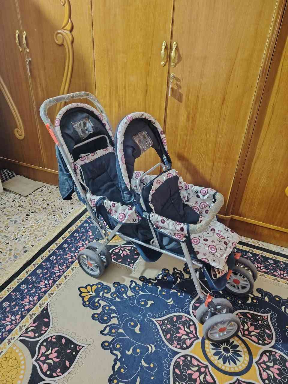 عربانه اطفال ثنائيه اصليه امانه الله اشتريتها وما مستخدمتهاا ابدد سعرها 100 وبيهاا مجال 
عنواني بغداد البلديات للتواصل خاص او واتساب ***********
