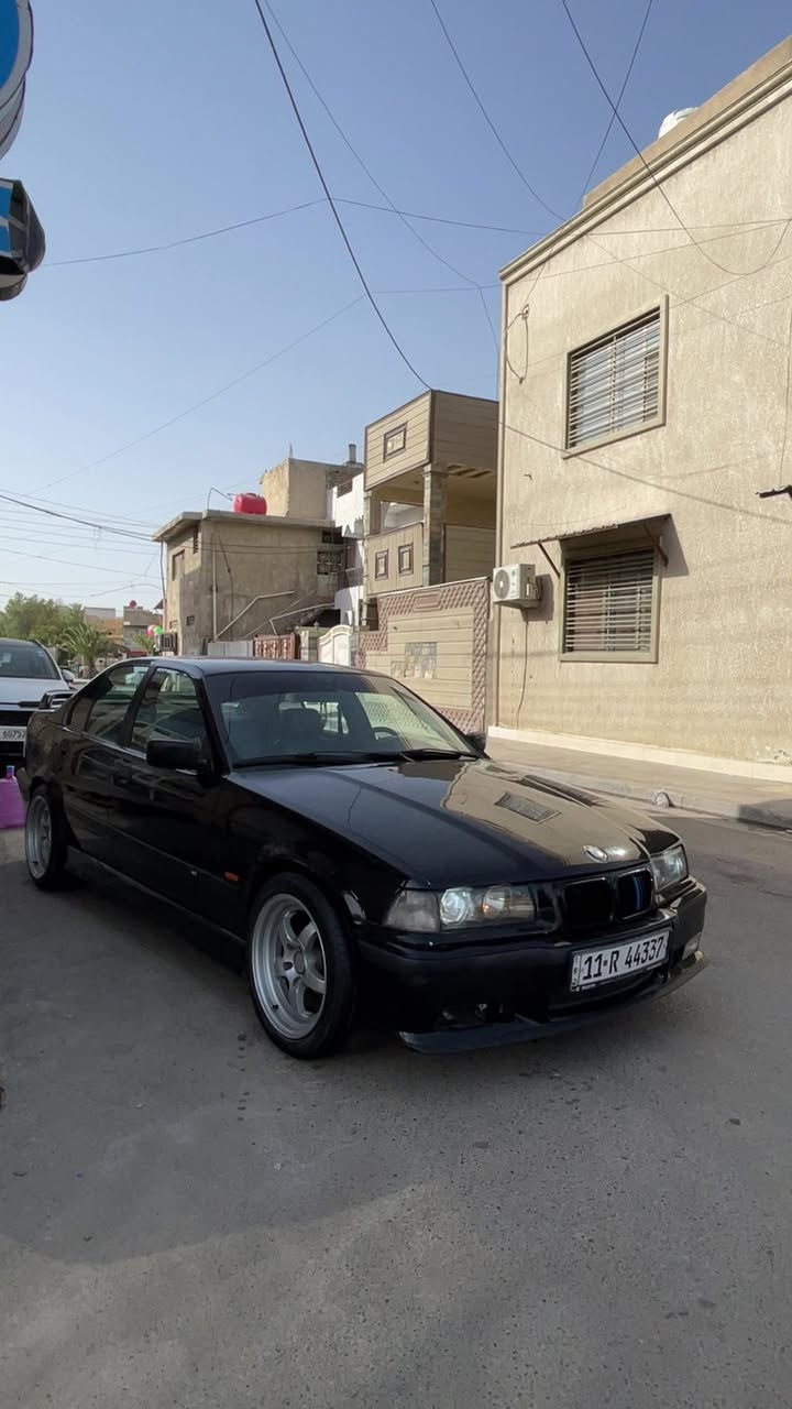 للبيع e36 موديل ٩٤ سياره مصبوغه عام بدون حادث
ويل ريسنك حجم ١٧ وتايراته جديد
مازدات جدد ولايت زنون قوي 
بكلايت كرستال 
كهربائياتها كلها شغاله 
مسجل سوني وسماعات سوني 
كير ومكينه ٢٨ تك فانوس 
كلج خفيف وسياره قمبله كلش قويه 
داخل جلد 
صالنصه ام الريموند صوت رعب وتريدها كاتم هم صير 
رقم بغداد الحديد تحويل ثاني يوم 
السعر ٥٨ وبيها مجال بسيط 
*********** 
مكاني بغداد السيديه
