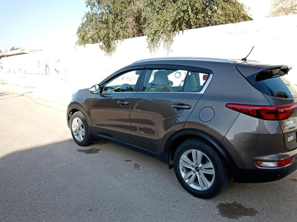 السلام عليكم 
سبورتج موديل 2018 خليجي 2000 دوش مواصفات نص فول بيها قطع صبغ موضح بالسونار رقم سليمانية بااسمي شرط تحويل ثاني يوم محرك وكير بلادي مامفتوح بدون دواخل 
السعر 147$ وبيها مجال
***********
