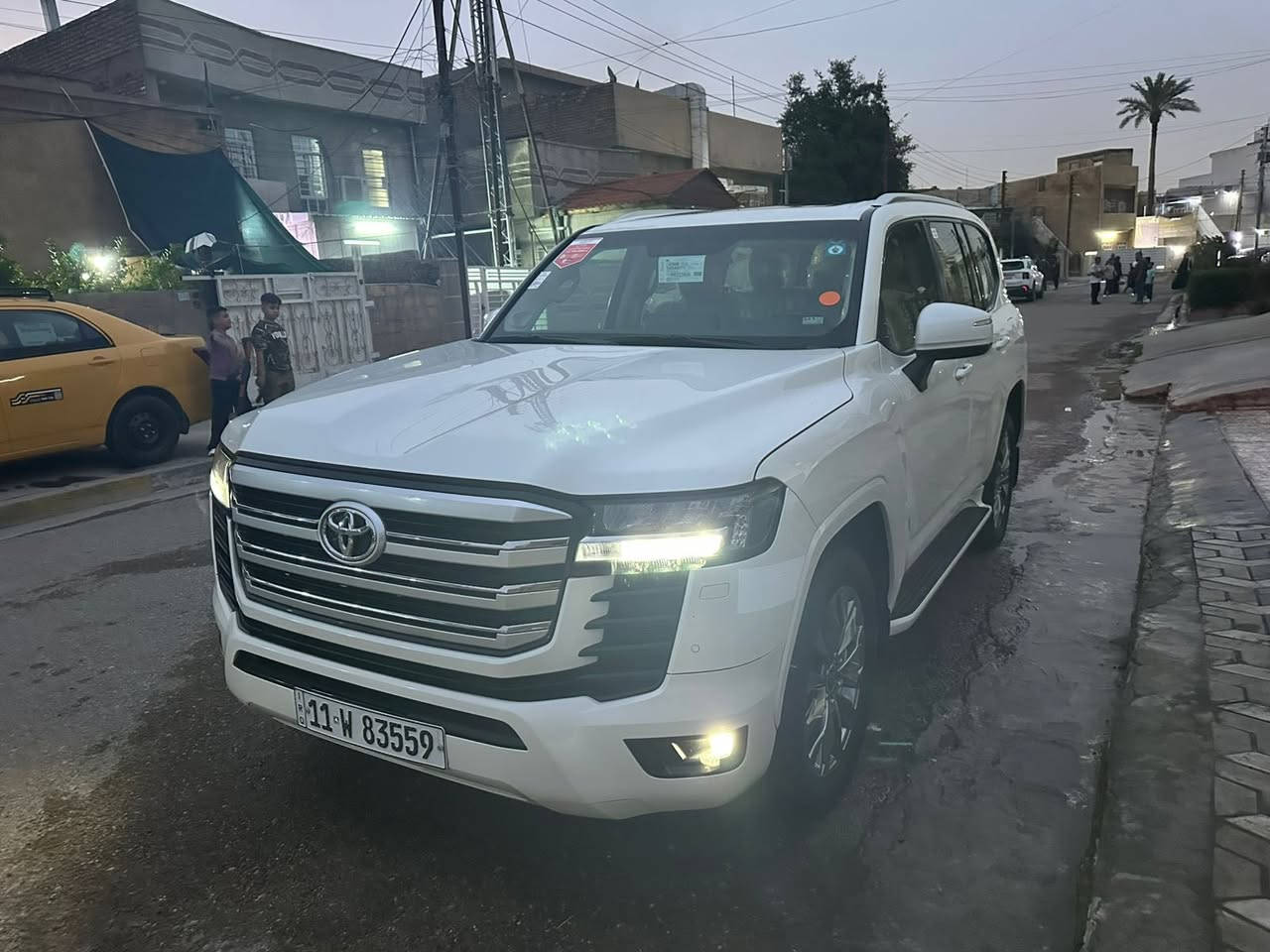 السلام عليكم  لاندكروز 2022 GXR ساس باب اول سياره مكينه 3500 تون تيربو سياره شاشه VX تبريد في الكشنات شاحن واير ليس تطبيق 3شاشات باب خلفي كهرباء كرسي السائق 3حركات دبل كرسي كهرباء حساس امام و خلفي فور ويل سبورت مود بصمه تشغيل عن بعد 4بيبان دخول ذكي زراك امامي ساس باب اول داخله سيرفس كامل كله في الوكاله سياره جواها تخم تاير دلوب اصلي كير و مكينه عله وضعيت الوكاله
الملاحضه////شبر بارد في الدلعه الخلفيه مكانها بغداد ***********
