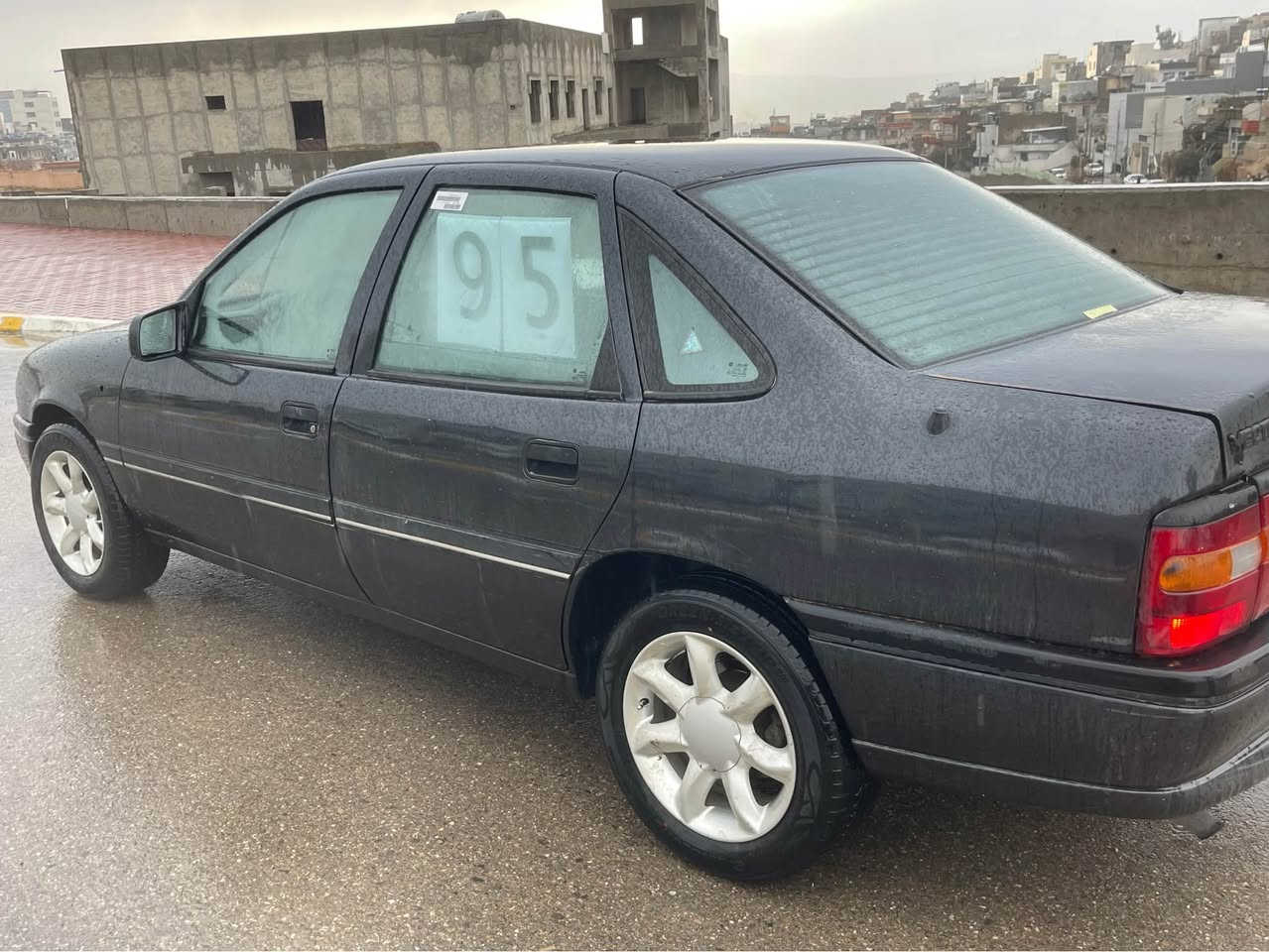 ئۆپڵ ڤیکترا مۆدێل1995 مەکینە 18 گێڕ ئۆتۆماتیک فول فول مواسەفات سەنەوی هەتا2029تازەیە هەزەی هەتا2026تازەیە 4تایە و ویلی لۆکی لەژێردایە کامل بۆیاخە لەسەر ساخی پێشی کەپسە دوای جەپێکی بچووکی هەیە شایەنی باس نییە سەیارەکە کارەبای بەشەرت زۆر کپ و نەرموو خۆشە  4جام کارەبای ئاوێنە کارەبای ئاوێنە هیتەر زۆر مواسەفاتی تر سەیارەکە بەس ماشااللە دەوێت لەدەعامی پێشەوە بۆ دەعامی دواوە بەشەرت ماڵی دۆستە سەیارەکە خۆی دیارە پێویست بەوەسف کردن ناکات 
ئاسیا/***********
کۆرەک/***********
سعر/47گەڵاو معامەلە
شوێن /سلێمانی السليمانية, العراق
