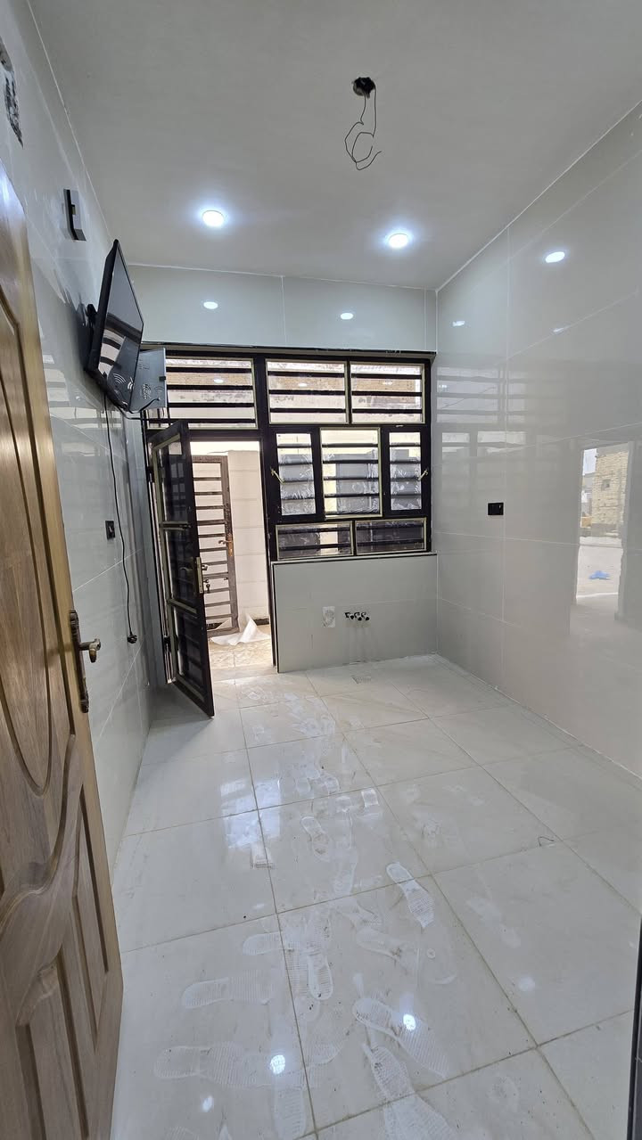 بيت  البيع زراعي سند 25
العنوان التقيه الثالثه داخل مجمع الروان النموذجي شارع 10
المساحه 100 ركن طابقين
الواجهه 10
النزال 10 
غرفه الطابق الثاني غرفتين وصاله وصحيات بلكونه
مطبخ
صاله عدد 2
استقبال مجمع صحيات داخل وخارجي
مجمعات صحيه طابقين***********
واتساب ***********  مراجعه مكتب 🏢 العاصمة للعقارات والمقاولات العامه العنوان الديوانية ام الخيل ساحه الاحتفالات قرب البلديه الجديده*********** واتساب
