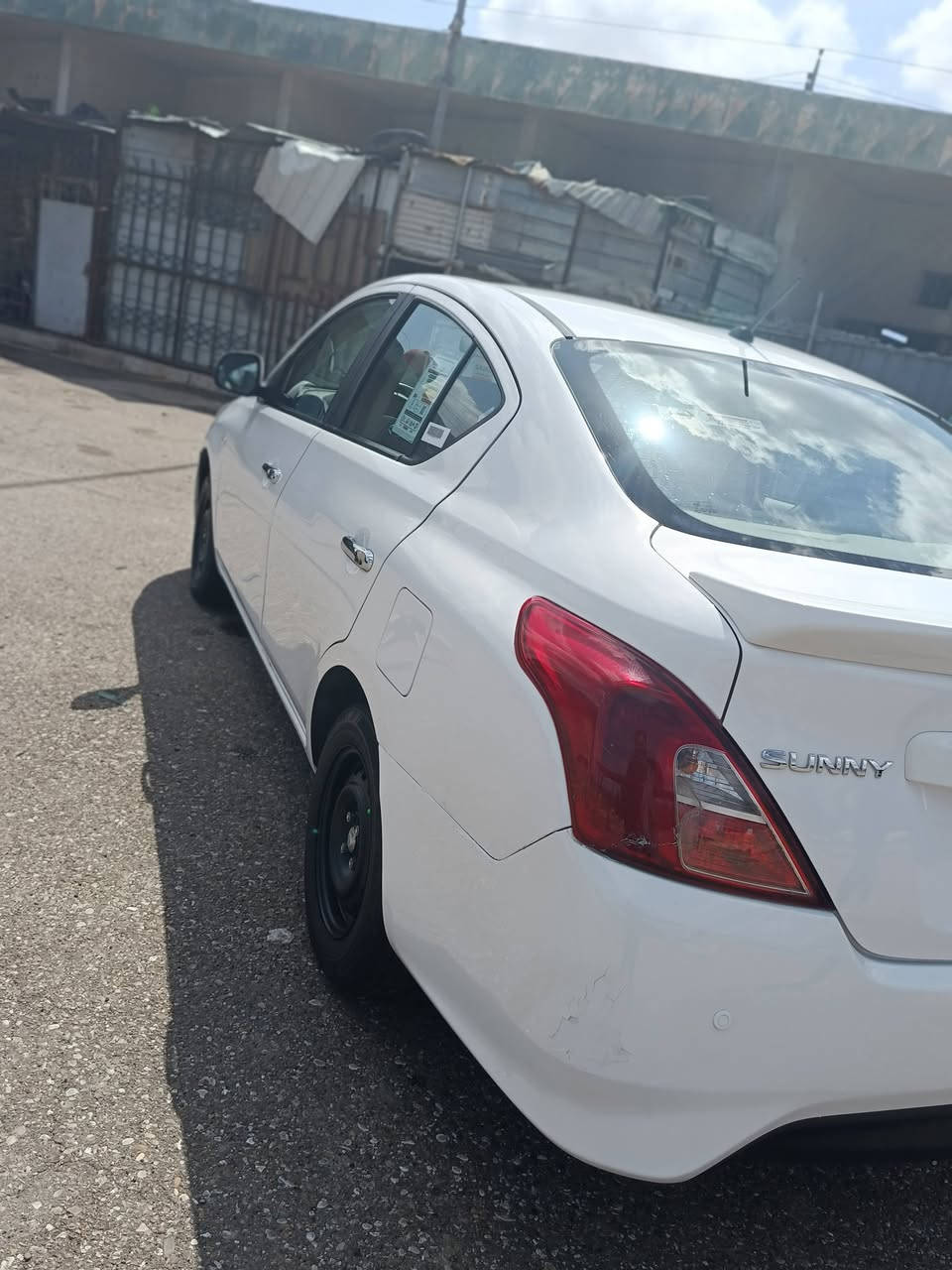 السلام عليكم
سني هندي 2020 بلتيه الزركه كفالة عامه بس بارد شي قليل بل بنيد
ماشية 82 الف كيلو من شركه عندي 
تحكمات ستيرن شاشة كامرة 
رقم بغداد نكليزي تحويل جديد
السيارة جداََ نضيفة
السعر ب 105و بيها مجال
استفسار ***********
*********** 
مكان السيارة بغداد حي الجهاد 
السياره باسمي
