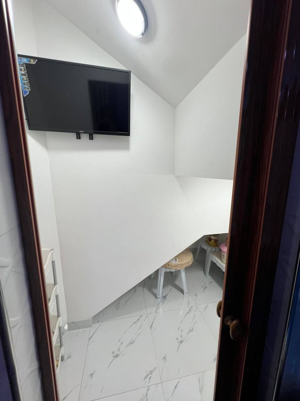 السلام عليكم
دار بناء حديث زيرو في منطقة التعليم العالي مقابل مجمع الغزل
المساحة ١٥٠ متر مربع
طابقين 
سنة البناء ٢٠٢٣
السعر (١٥٠) مليون دينار
للتواصل (***********)
