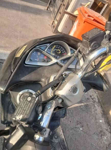 سلام عليكم دراجه للبيع دراجه مكينه كفاله نضافه الكفرات ٨٠ بلميه تايرات جدد دسكات جدد شلعه معدل مكينه خرسه الدراجه ناعمه كلش وكلش نضيفه الله شاهد للبيع السعر ٩ونص وبيها مجال حك الجيه  مكاني بغداد الشعب حي التجار ***********
