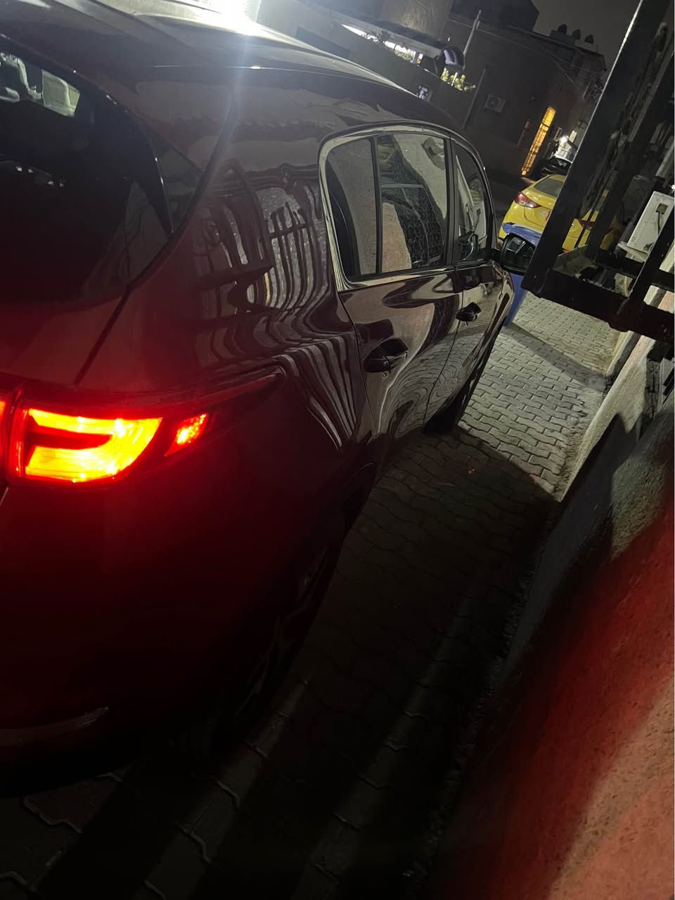 سلام عليكم كيا سبورتج 17امريكي حدثه كاش بصيط خبغ جنطه ونفسه امصلح بدون ايدواخل السياره جديده معنه كلمه وماشيه 83الف بسمي السعر160الاعظميه*********** بغداد, العراق
