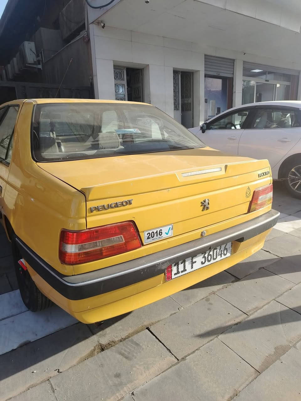 السلام عليكم بيجو لميس 2016 دشبول عالي المرغوب باتري جديد كهربايات كله شغالة بيه بارد باب العبري وطخه بايسكل يم البك لايت تبريد ثلج مصفره هيئه وغرامات رقم بغداد الدولي سياره بيه رنكات  سياره حلوه نصبته  بسمي 45وبيه مجال للشراي
*********** مكاني المدينه قطاع 10
