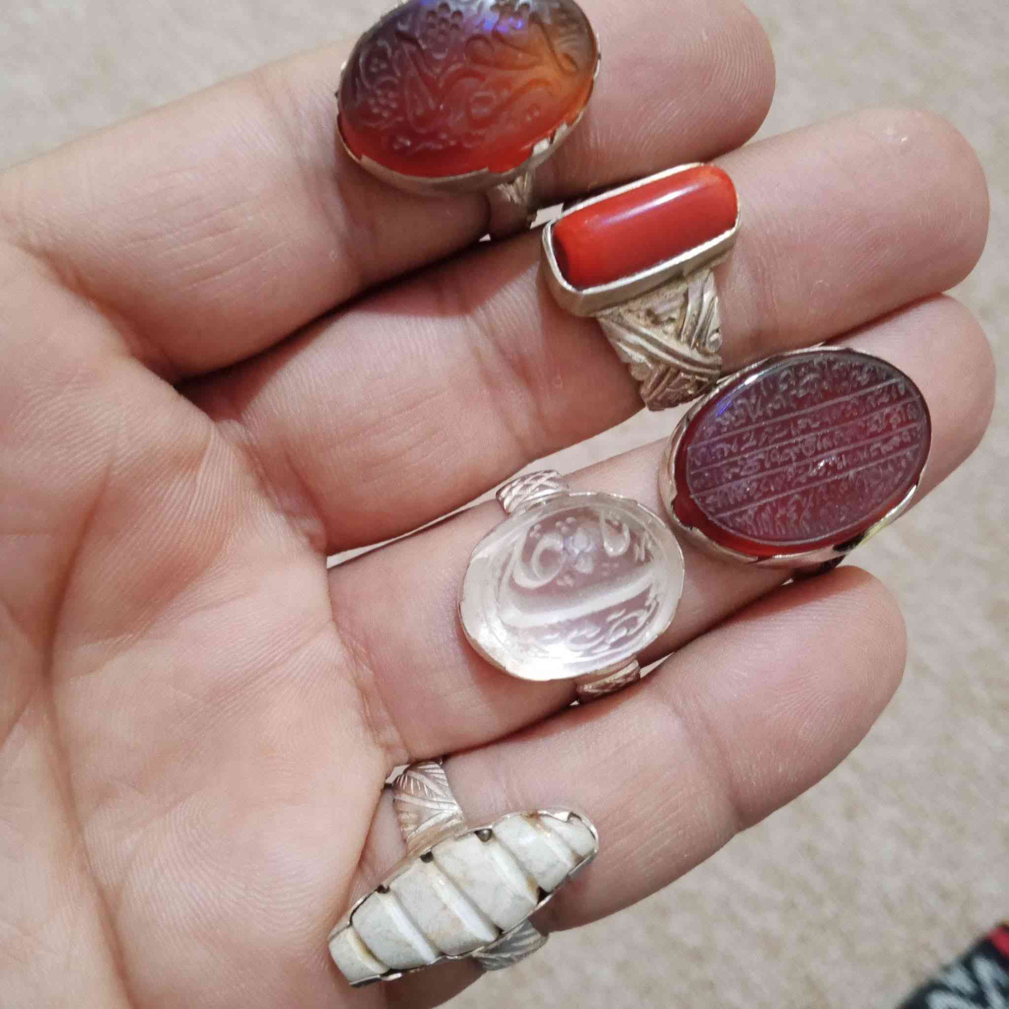 للبيع شلعه كل مجموعه / 
مراسله واتساب *********** /
