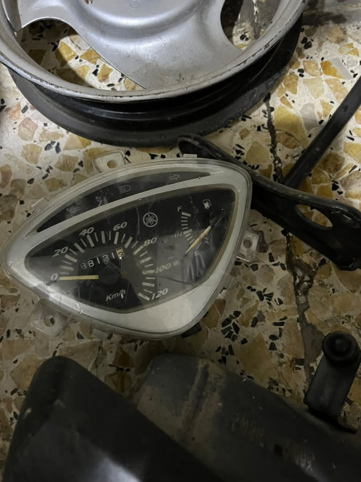 غراض ماكس  عدل 120بلاديه مال رمبه
صلنصه اخت الجديده 

شيال نضيف 

رباط نضيف 

وياله صابخهن حراري رصاصي نضيفات 

دشبول كله شغال بس البانزين يخربط كيلو متر والالوان شغال واشاير سغال 

العنوان بغداد الدوره 

وتساب ***********
