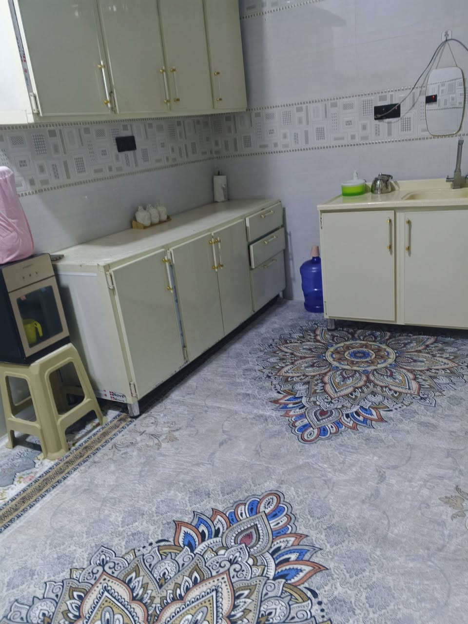 بيت للبيع بأسمي حي النداء شارع قنبر منطقة 66 قريب جدا لشارع قنبر البيت 100 مربع طابقين جاهز للسكن مو طولانية 10 في 10 
بي ثلاث غرف كبار وصالتين وحمامات عدد 3 واستقبال  شغل مال جناي  مطلوب للاسكان 39 ونص  مليون بالشهر تسدد 212
بيع او مراوس بدار مساحة أكبر 
واتساب او اتصال 
***********
