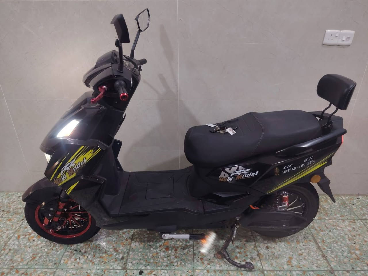 سلام عليكم سكنس رياضي GT..
6 بطاريات كبار . فول 
نظام 4 سرع .
سرعه 99 .
نظام رجوع لخلف R..
تشغل بصمة +كرت 
دبل اشاره .
ملف 3800. رياضي .
ويل 12 رياضي ..
السعر 725..
مكاني ابو غريب يم مجمع بدور بغداد السكني .
***********
*********** متوفر واتساب
