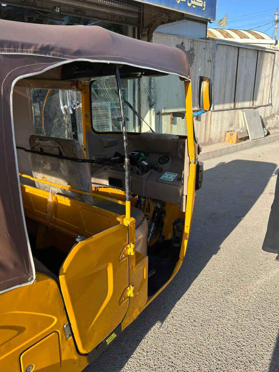 السلام وعليكم تكتك 21للبيع مرقمه بسمي تحويل ثاني يوم  الاستفسار الاتصال ***********
