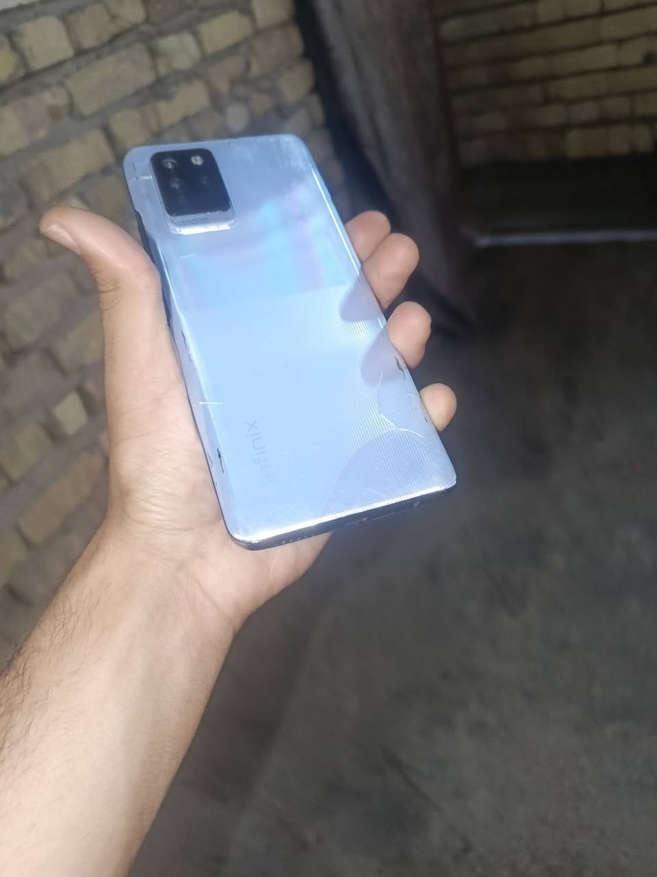 انفينكس نوت 10 برو ذاكرة 256 رام 8 بي كسر بضهر والكاميرا الخلفية بيهة شوية غواش باقي الجهاز مكفول عنواني بغداد مدينة الصدر سوك الداخل واتساب *********** السعر 80 بي مجال حق الجية لا اكثر
