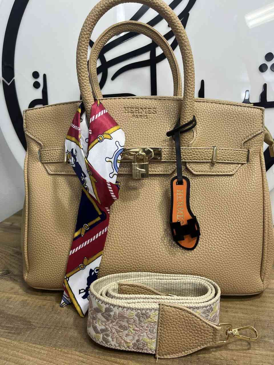 تشكيلة حصرية من الأحذية والحقائب النسائية تنتظرك👟💼
شياكه  للأحذيه والحقائب النسائيه
تتوفر خدمة توصيل لجميع محافظات العراق 5 
خدمة التوصيل داخل الحله 3 توصيل محافضه بابل خلال اقل من 24ساعه
للحجز مراسلة الصفحه ✉️واتساب ***********
