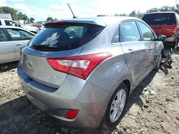 السلام عليكم النترا موديل 2014 رقم بغداد بسمي ماشيه 90 الف السونار موضح كلشي وصور الحادث السياره نظيفه جدا السعر 83 ورقه العنوان بغداد الجديده شارع المسبح
الاتصال ***********
