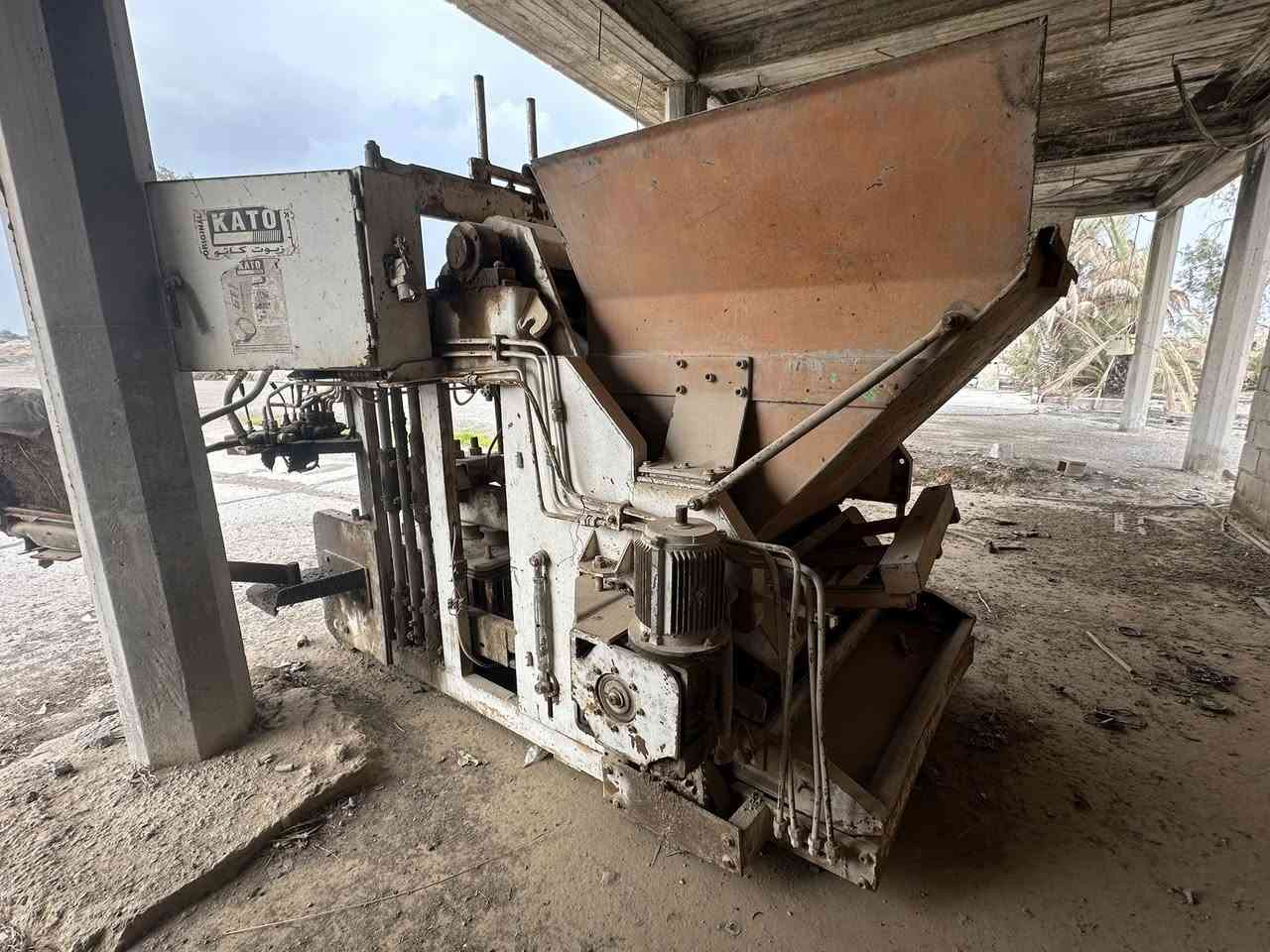 سلام عليكم ورحمة وبركاته كابسات بلوك مع القوالب للبيع نضافتهن 95‎%‎ للاستفسار والطلب واتساب***********
