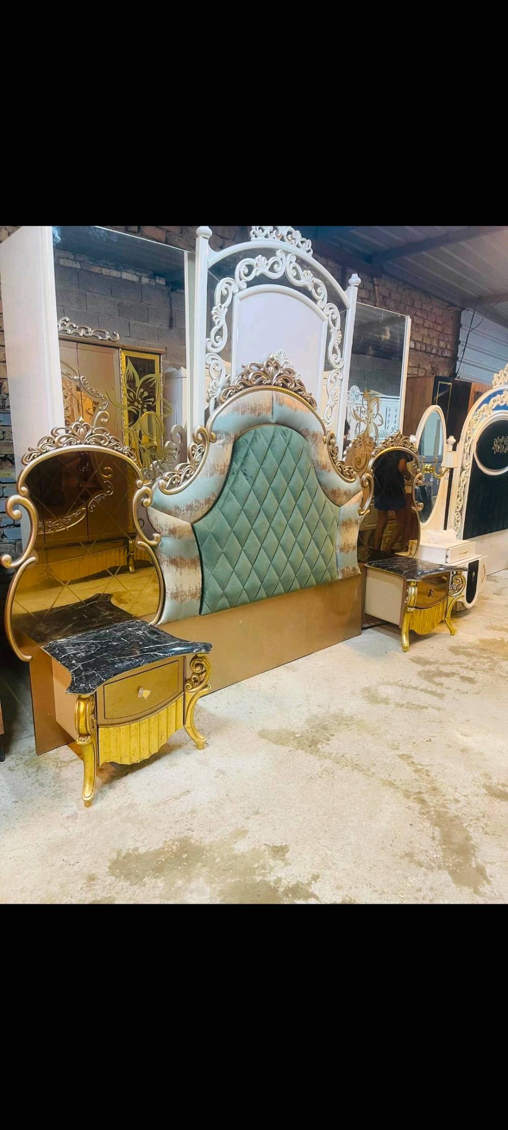 غرفه تركيه مستعمله موديل حديث 
تكون من 8 قطع 
نضافته 95 ،/، 👌🏼
السعر  800
مع الشد و النقل داخل بغدا مجاني