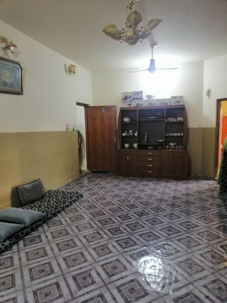 بيت للبيع طابو صرف في الفلوجه حي جبيل قرب مدرسة الهمام شارع ٢٠ طابق واحد بناء بلوك حديث المساحه ٢٦٠ متر يحتوي على غرفه النوم عدد 2 وصاله ومطبخ ستقبال صحيات داخلية و خارجية السعر ١٢٠ مليون وبي مجال بسيط للاستفسار مراجعة مكتب القمه للعقار او الاتصال على الأرقام التاليه *********** ***********
