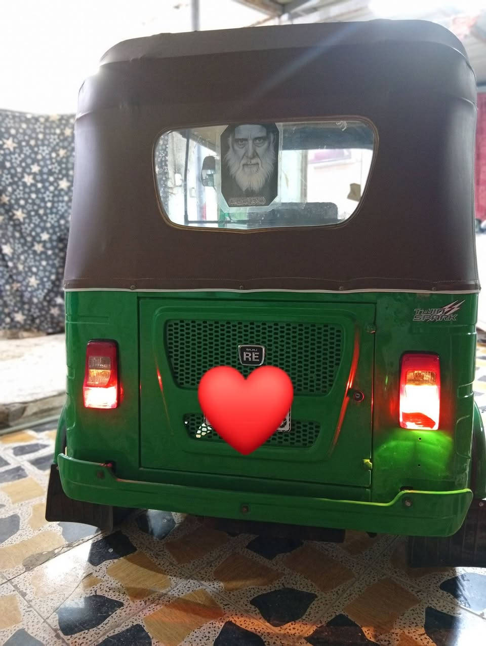 سلام عليكم شباب تكتك لل بيع موديل 22شهر 11مضلع تكتك جاهزه كفاله مكينه وبدي بيه طخه بصيطه وره بسمي تحويل ،ستفسار ***********
