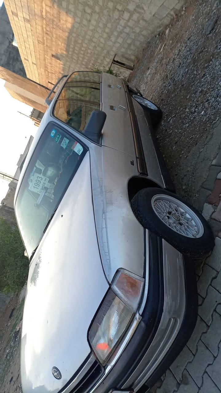 السلام عليكم عيني عندي اوميكا للبيع موديل 92 حجم 20 سنويه مشروع وطني بسمي شرط التحويل لحد 30 تنتهي بطاقه بانزين بيها سياره نظيفه محرك كير شرط صدر تايرات كشر داخل كله جديد كهربائيه شغاله سياره مال بيت نضيفه كاعدة حلوه السعر 37 بيها مجال بصيط مكاني كركوك ***********
