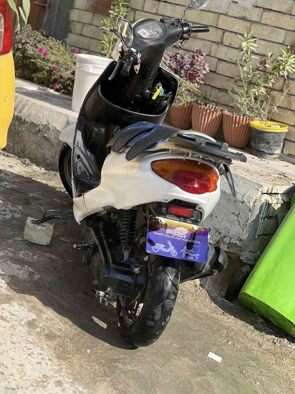 ‏السلام عليكم دراجة ‏للبيع لكزس 2008 كهربائيات كلها شغال سلف إشارة رباعي لايت امامي نظيفة حيل صار لها سنة وستة أشهر نازلة من الحاوية متروكه ￼ بسبب كابريتا عاطلة مكاني كربلاء حي القدس السعر 200 وبيها مجال للاستفسار اتصل ***********￼￼￼
