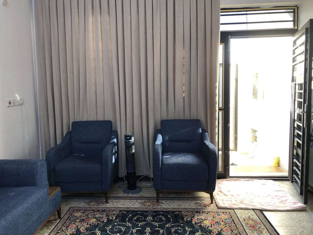 السلام عليكم تخم ٧مقاعد نظيف جدا سبرنك قبل اشهر اخذته سعره ٤٠٠الف مكاني الصابئات جسر الدوار رقم ***********
