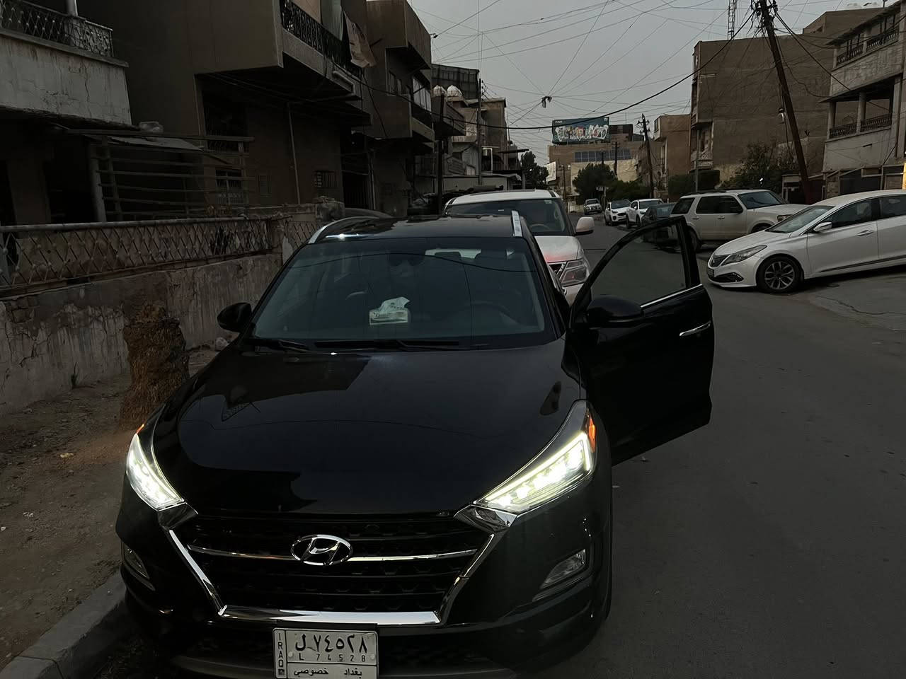 سلام عليكم 
البيع‼️
هونداي توسان المتدد 
موديل21
لون: أسود 
السياره فول للخير ماعده البنورما 
موصفات ⬇️
4كامرات 
نقاط عميه 
دمام خلفي بل صندوق 
ابل كاربلاي 
أندرويد اوتو 
صندوق كهرباء 
نضام تحديد مسار
بصمات أبواب عدد2
اشاير بل مري 
رادار جانبي +امامي 
امرايه وسطيه تعتيم 
السياره بعّد بيها مواصفات لمتدد معروف 
حجم المحرك:GDi2.4
قوتها بل حصان:181
🛑🛑🛑🛑🛑🛑🛑🛑🛑🛑🛑
السياره وارد أمريكا 🇺🇸 حادثه مرفق بل صور وهنانه بل عراق صاره بيها حادث بنفس الصفحه باب وحاملغ مبدل نفس لون
مكانها بغداد 
السعر:180قابل التفاوض 
رقمي:***********
